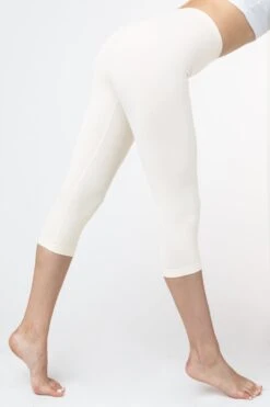 83216GD - Garment Dye Cropped Legging -Builtd Store 83216creme
