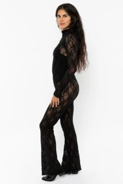 FNS300 - Floral Lace Flare Leggings 24 FNS300 - Floral Lace Flare Leggings -Builtd Store FNS302 Black9